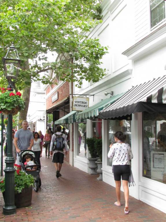 Caminhando em Edgartown, pequena cidade em Marta´s Vineyard, ao sul de Cape Cod, litoral de Massachusetts, nos Estados Unidos
